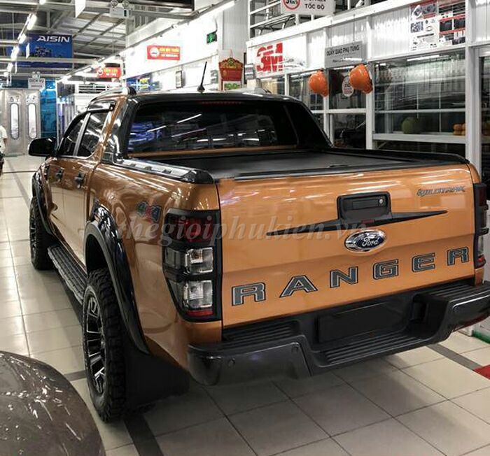 Độ tay mở cốp sau theo xe Ford Ranger
