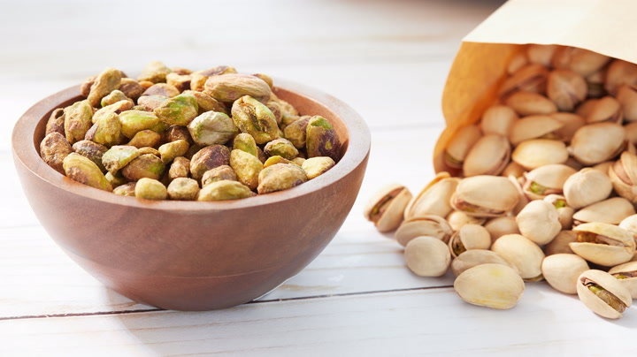 Hạt dẻ cười tách vỏ chưa rang Olam foods