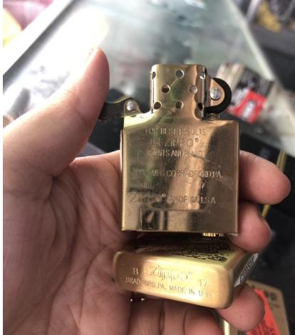 Bật lửa Zippo Marboro giả cổ -Màu Vàng Ruột Vàng