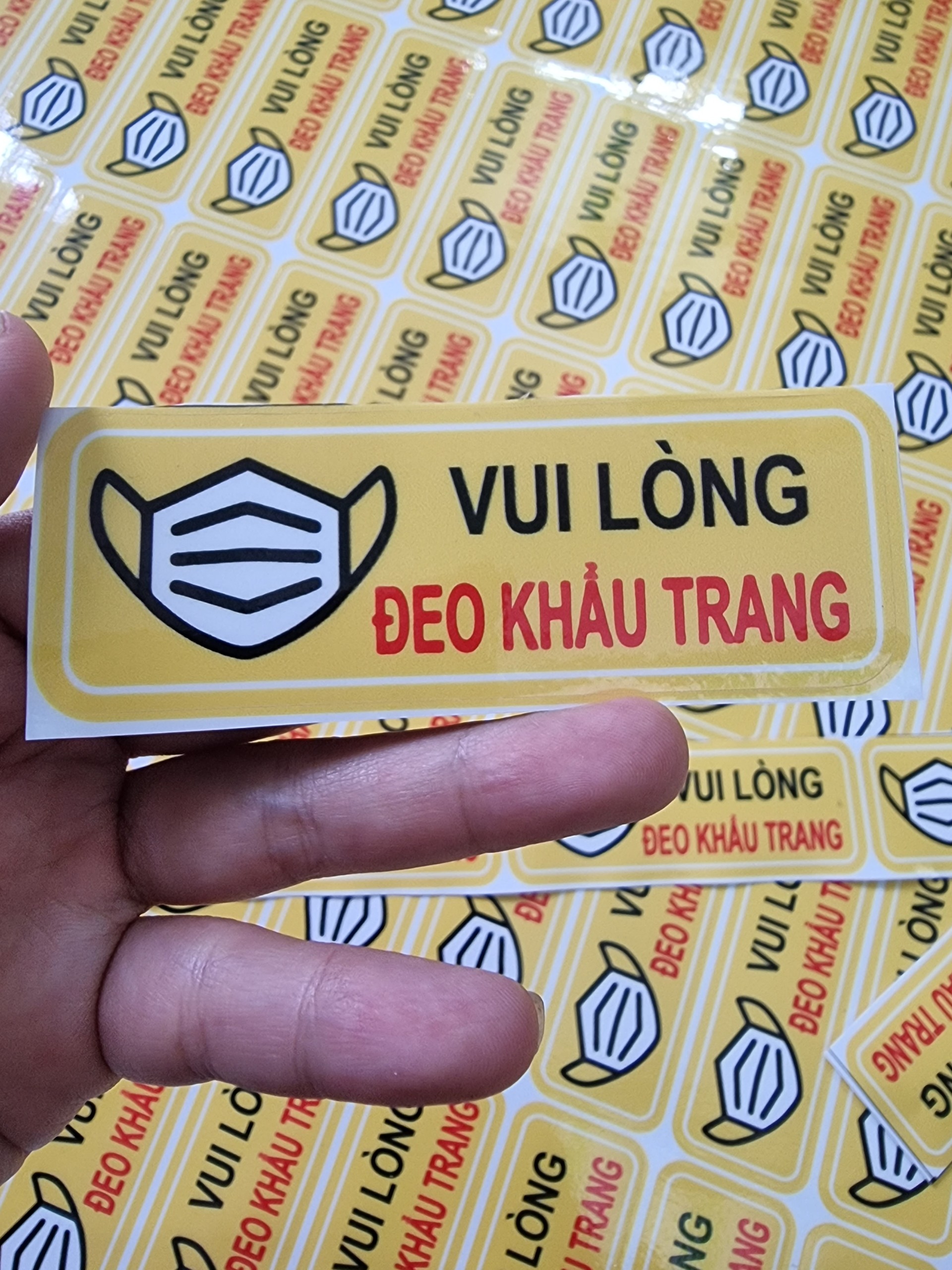 tem logo sticker vui lòng đeo khẩu trang