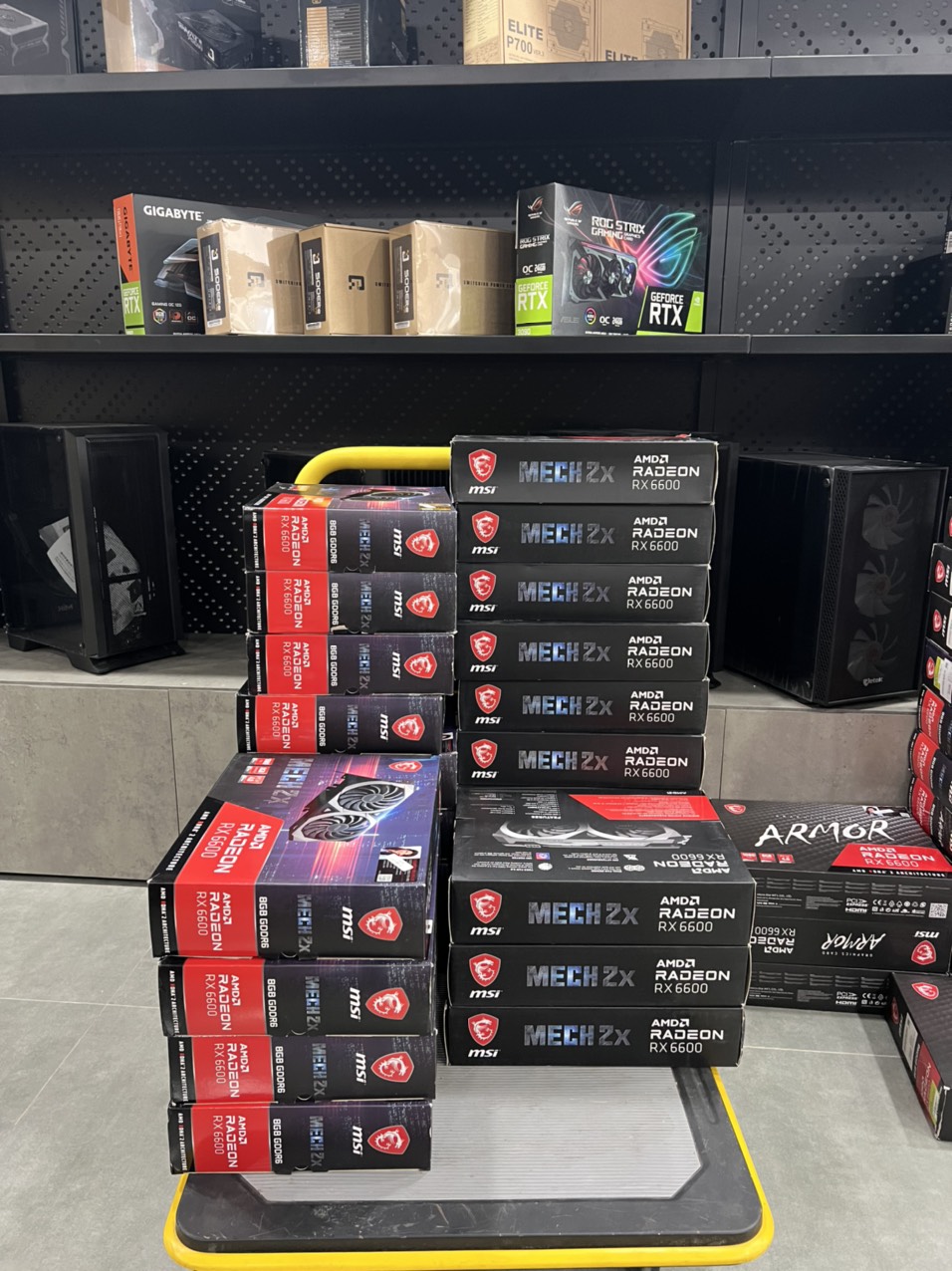 VGA MSI Radeon RX 6600 ARMOR 8G Bảo hành 1 tháng.