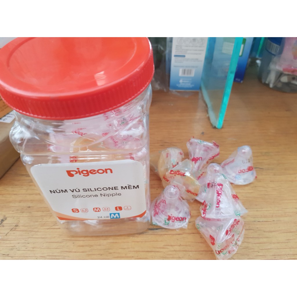 Núm ti silicone cổ hẹp Pigeon S / M / L
