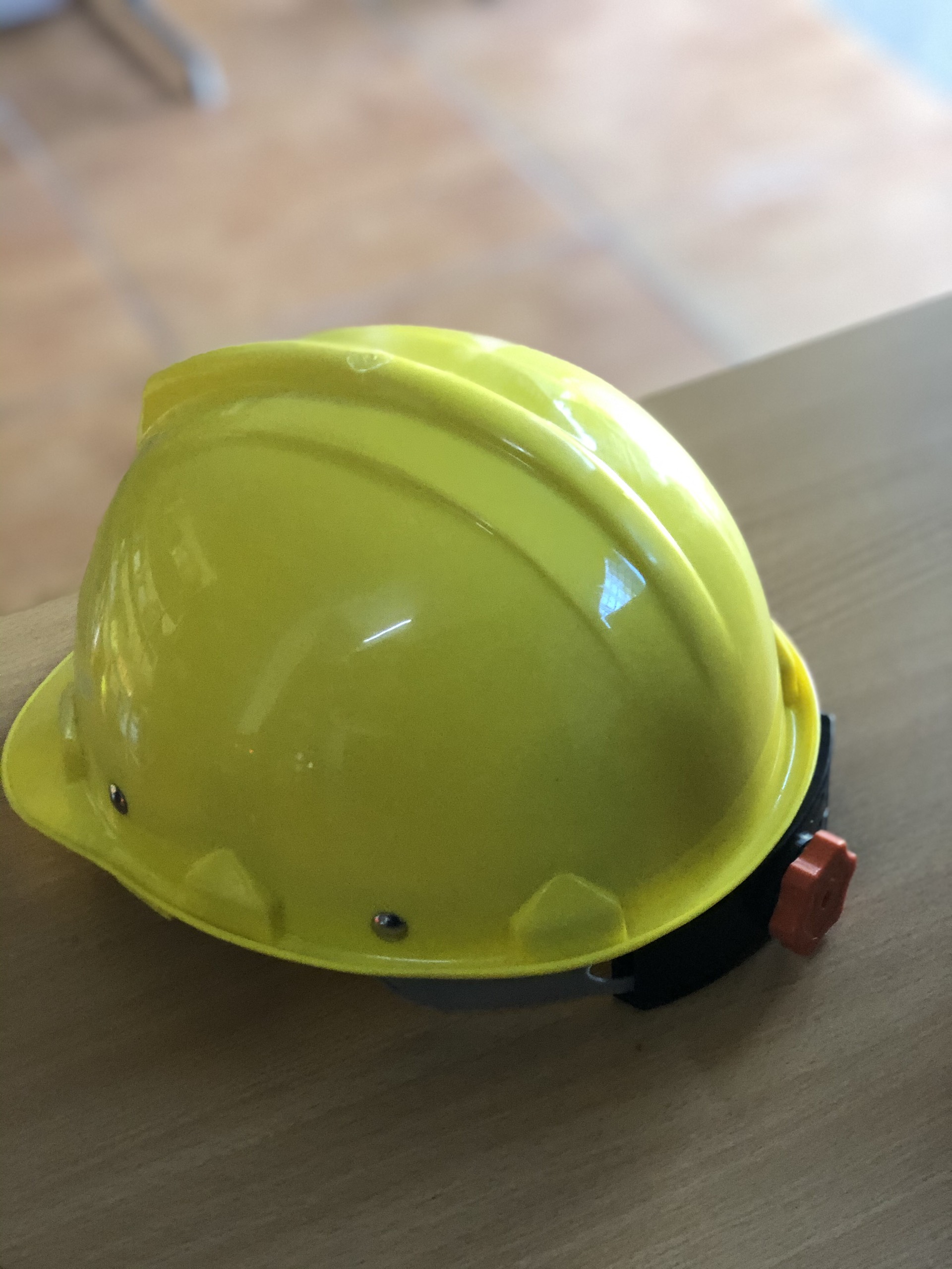 Mũ bảo hộ lao động loại khóa vặn (màu vàng)