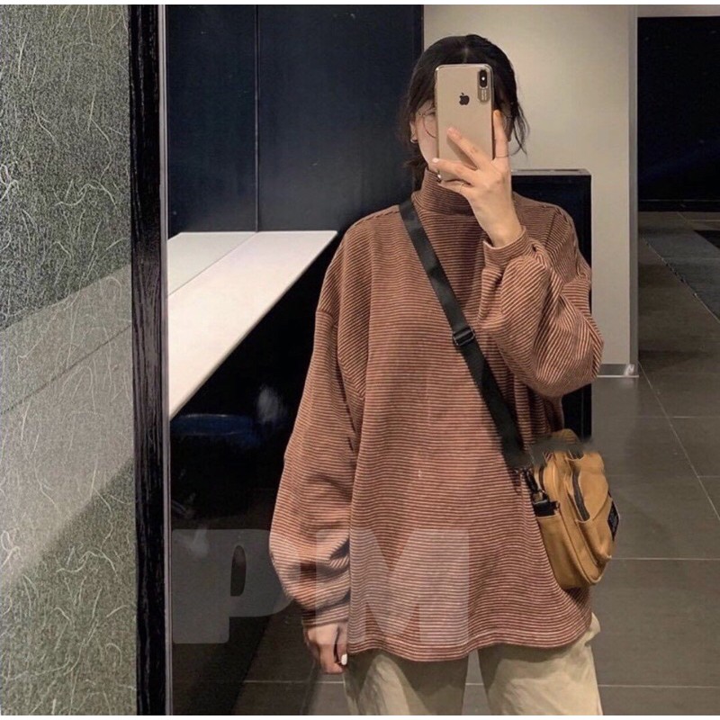 Áo nỉ kẻ cổ lọ tay bom