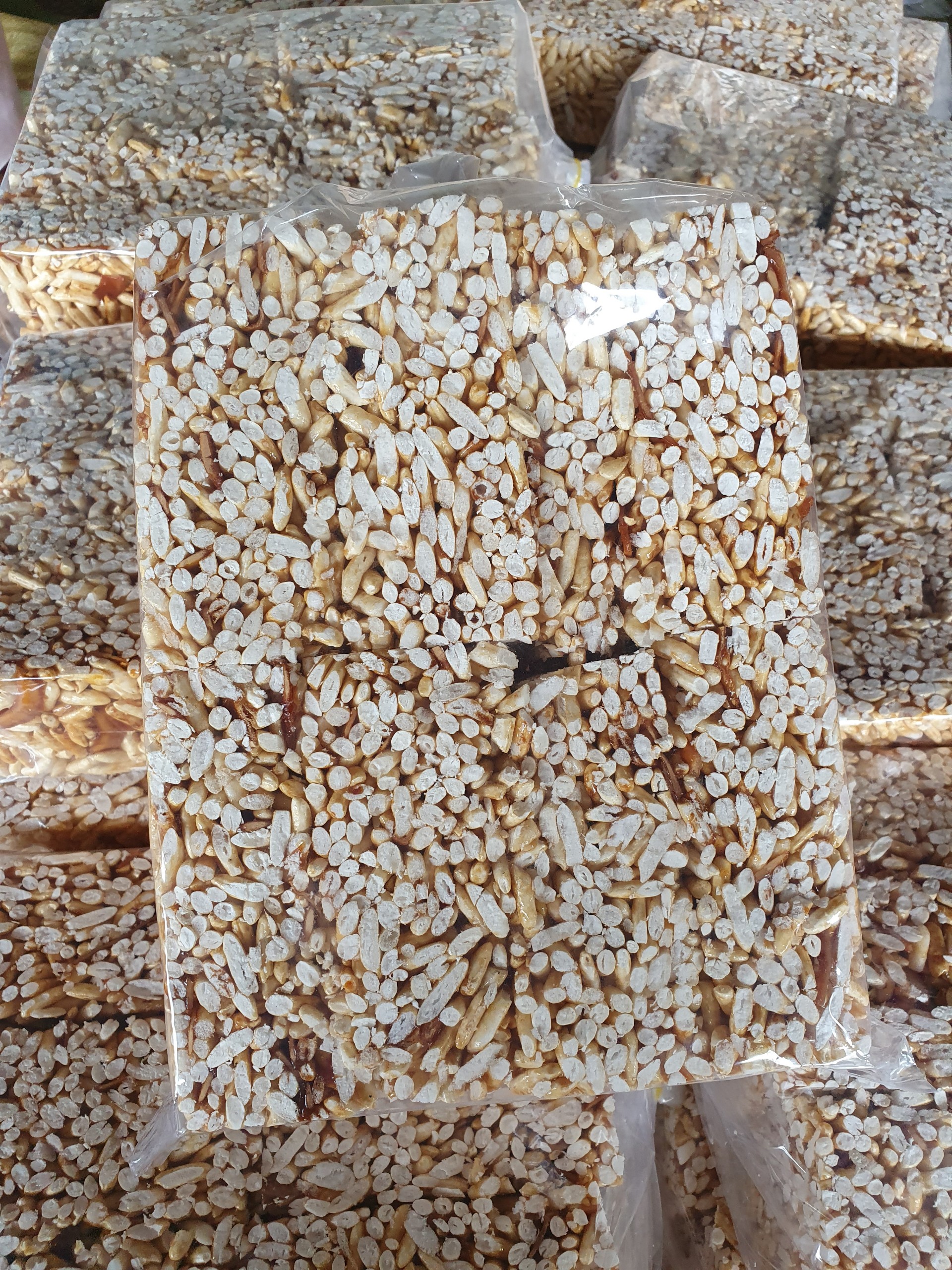 cốm gạo ngào đường thơm ngon