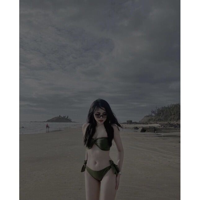 Bikini 2 mảnh xoắn ngực tôn dáng siêu đẹp.