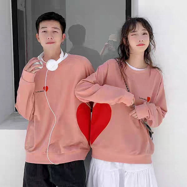 Set hai áo cặp đôi tim hồng sweater