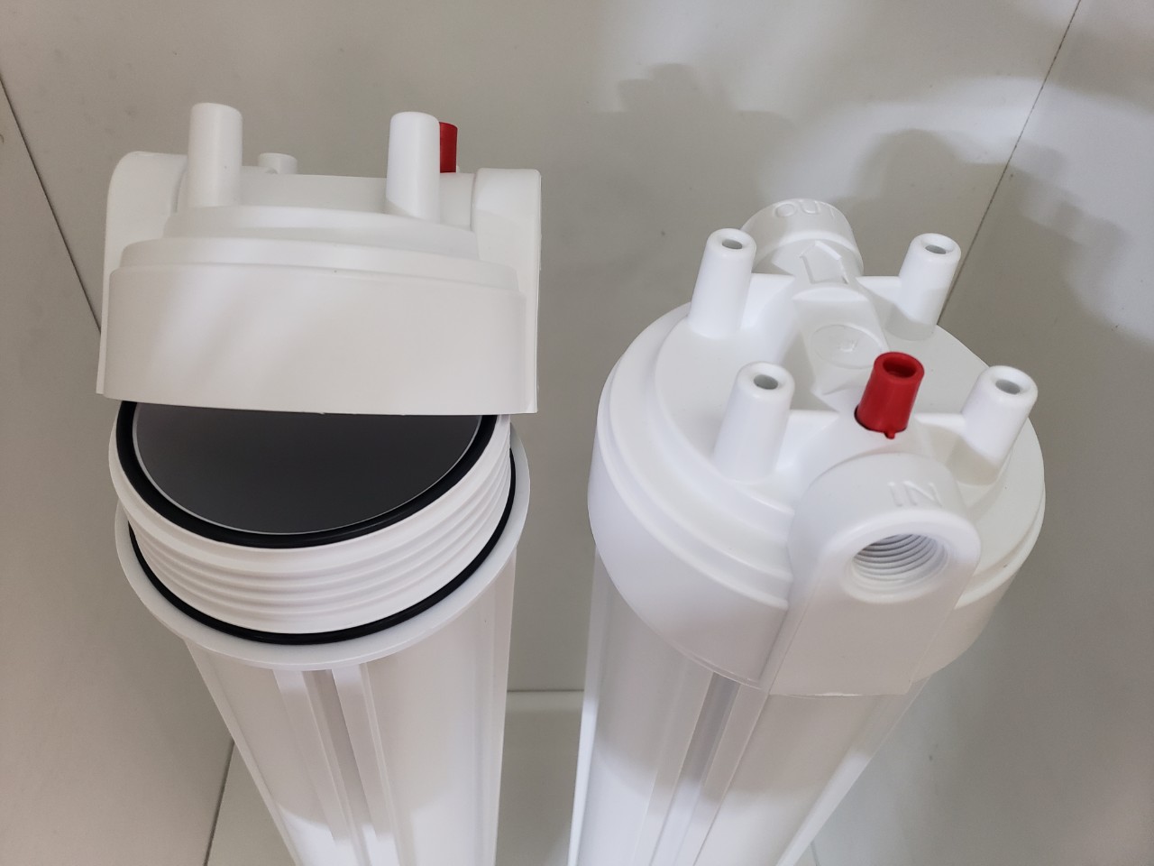 (HCM) Bộ 2 Cốc Lọc Đầu Nguồn Ren 21-(2 Cốc Lọc Ren 21, 2 Lõi Lọc, Giá Treo, Tay Vặn, Nối Ren 21, Vít)