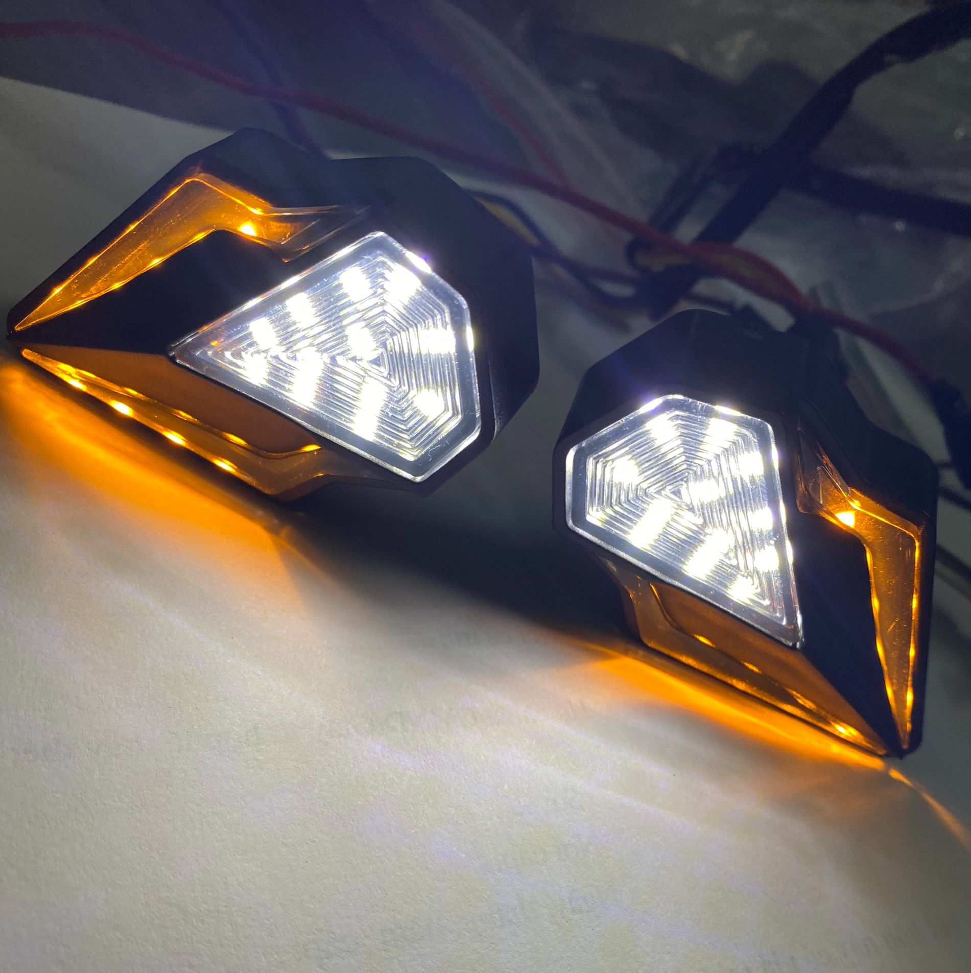 xinhan xe may Xi nhan led chạy Audi V1 ( giá 1 cặp )