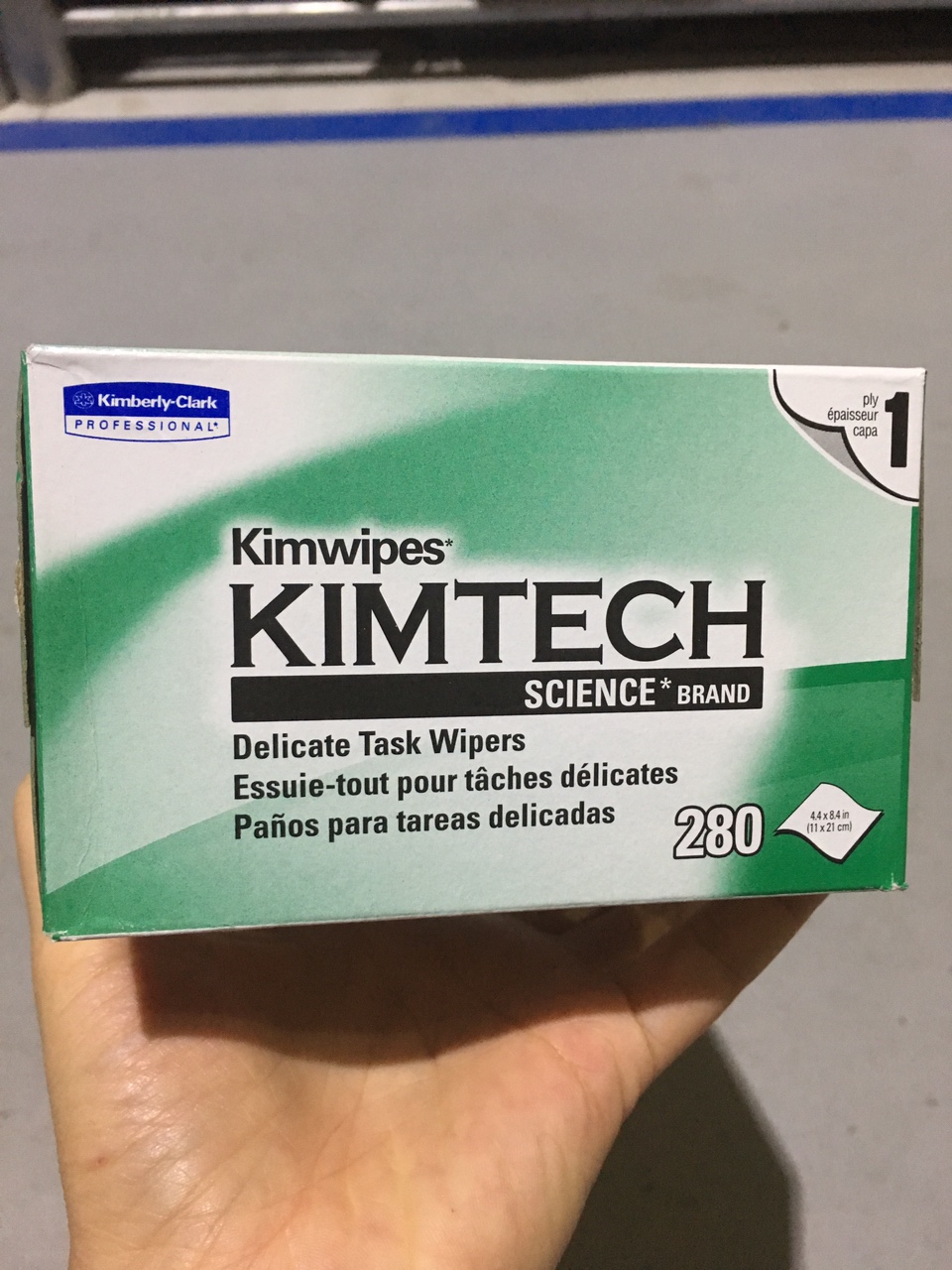 Giấy lau Kimtech( Kimwipes) 4.4*8.4inch, 280 tờ