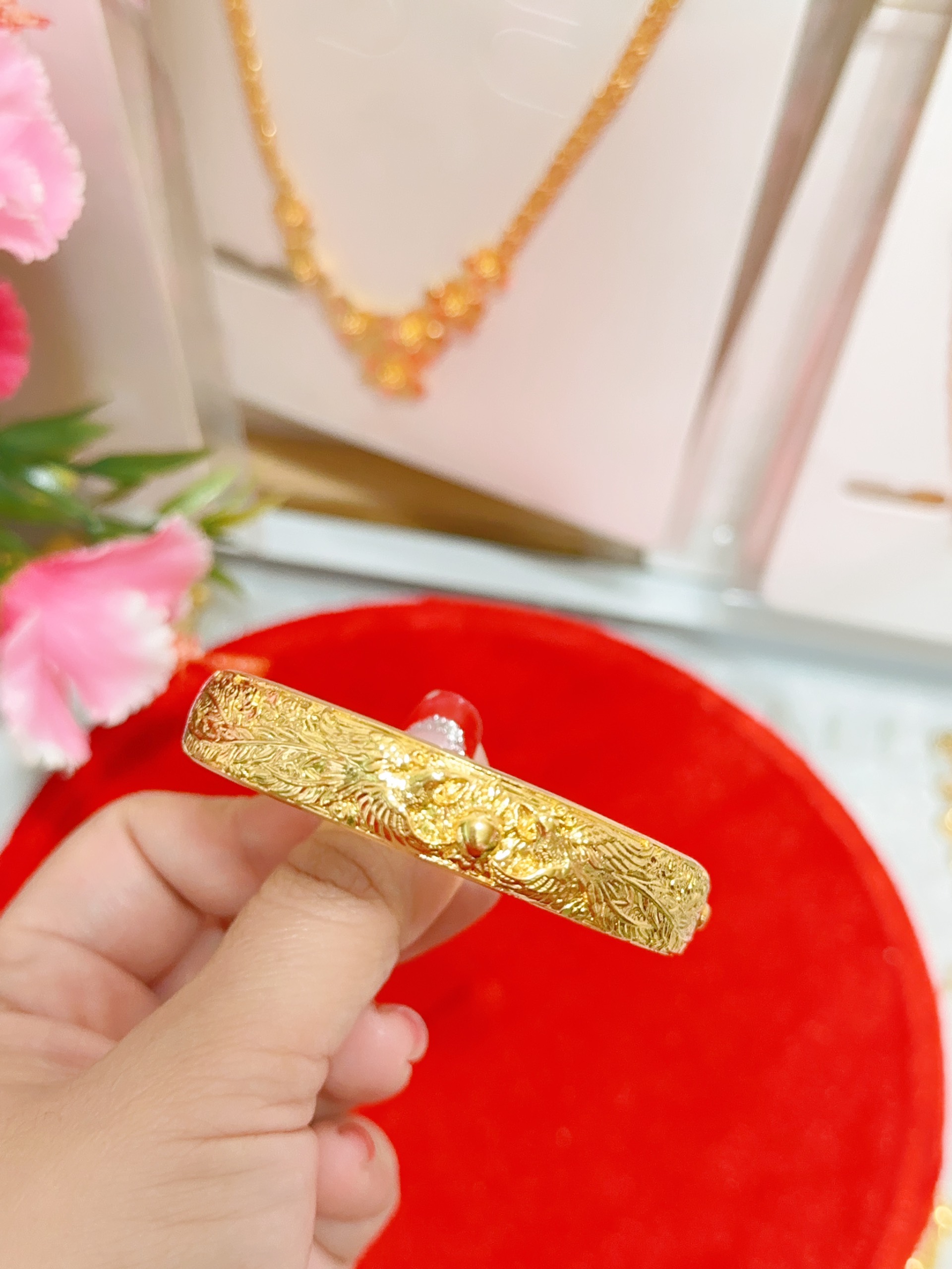 Vòng tay cưới chạm hoa văn chuẩn màu 24.k cao cấp K.124