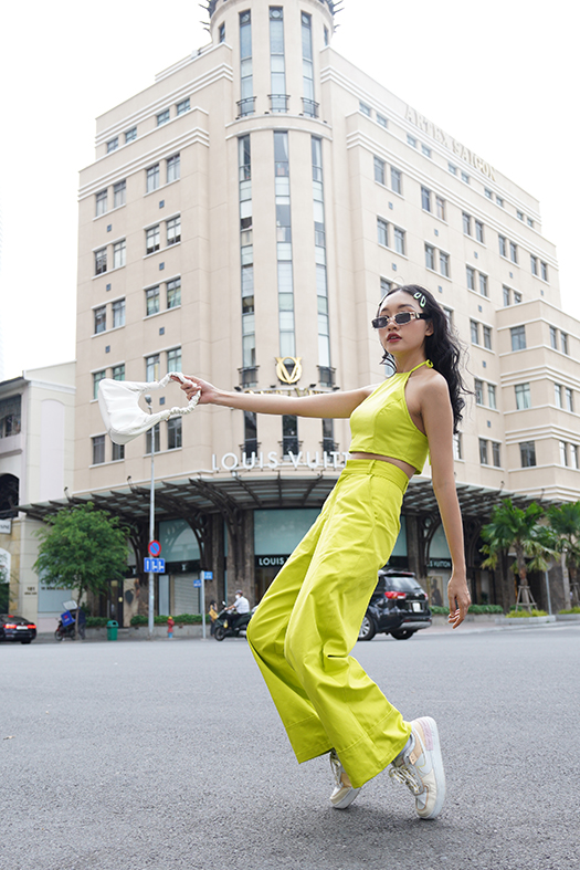 IVORI - Áo thun cổ yếm