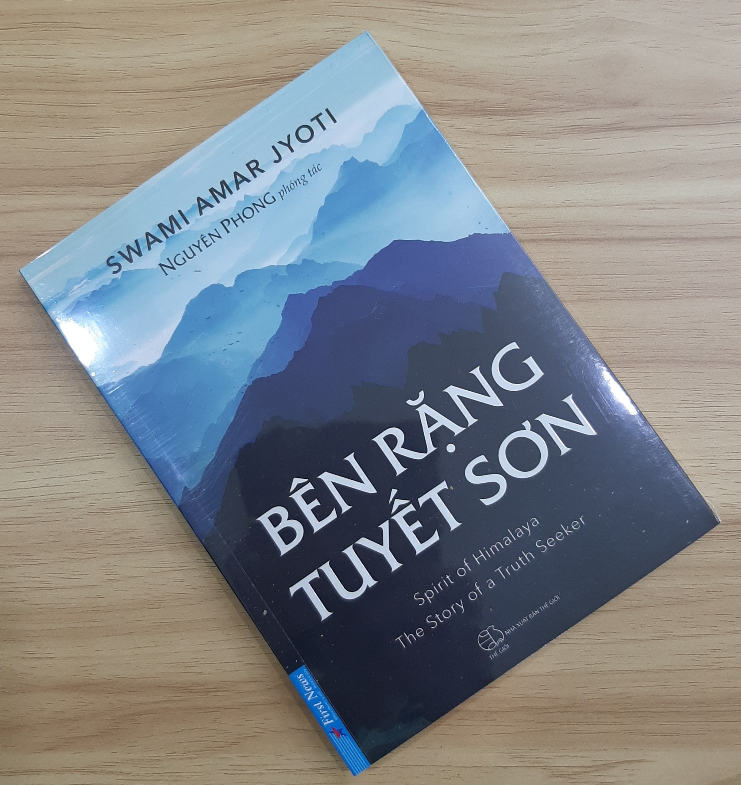 Sách - Bên Rặng Tuyết Sơn - Nguyên Phong