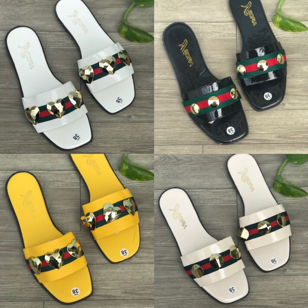 Dép quai ngang viền xanh đỏ đính tim