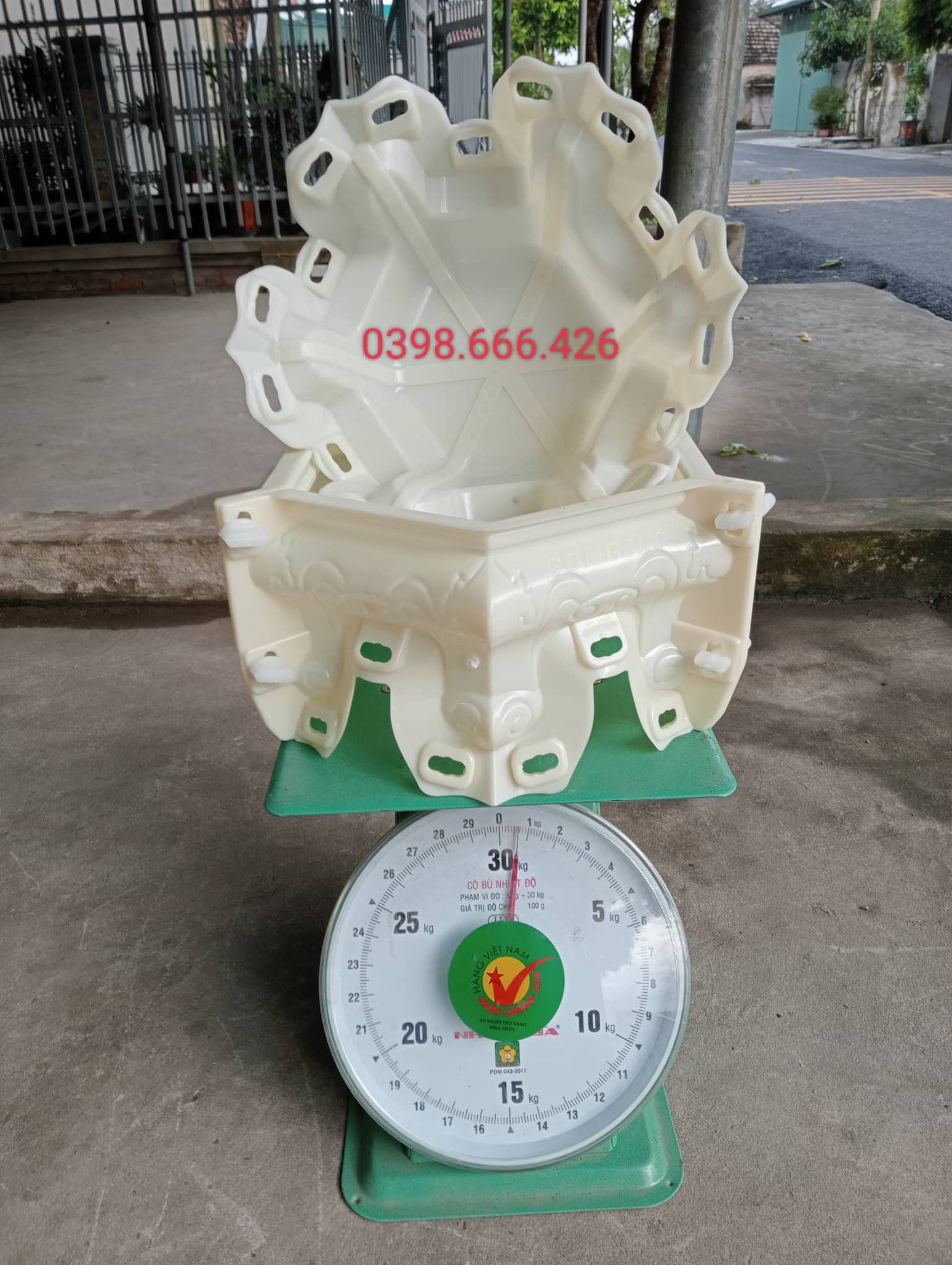 Khuôn đúc chân đôn kỷ lục giác 35 bầu , 30,31 cao nhựa ABS có lòng trong