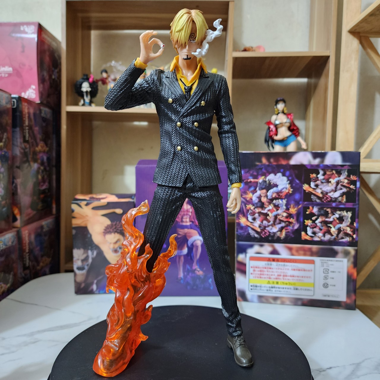 (Mô hình One Piece) Vinsmoke Sanji chân lửa mặc vest dáng đứng cực ngầu (33cm)