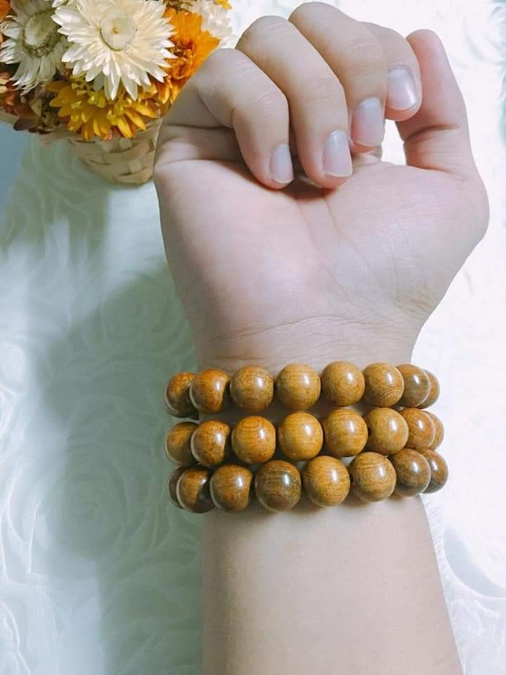 Vòng tay gỗ bách xanh 10 li