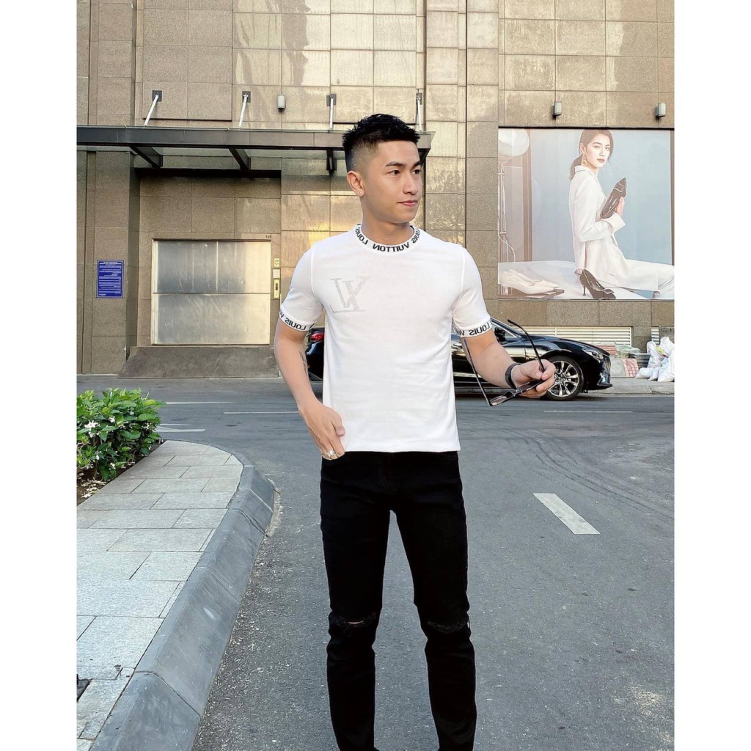Áo thun nam nữ cổ tròn tay ngắn phối dây cổ in logo LV áo chất cotton thoáng mát thời trang hè hot trend