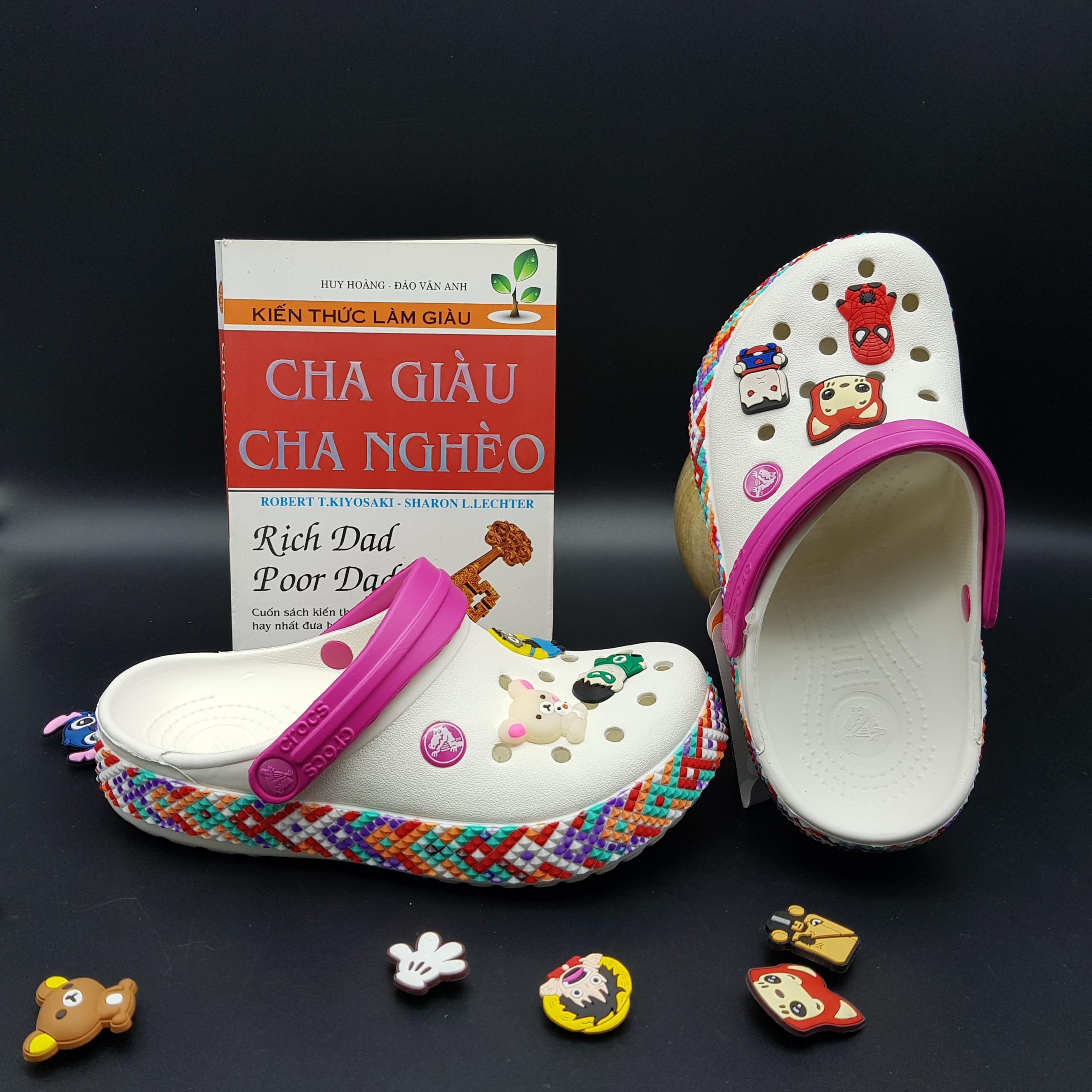 Dép Sục Cá Sấu Crocs ( Tặng ngay 8 Jibbitz )