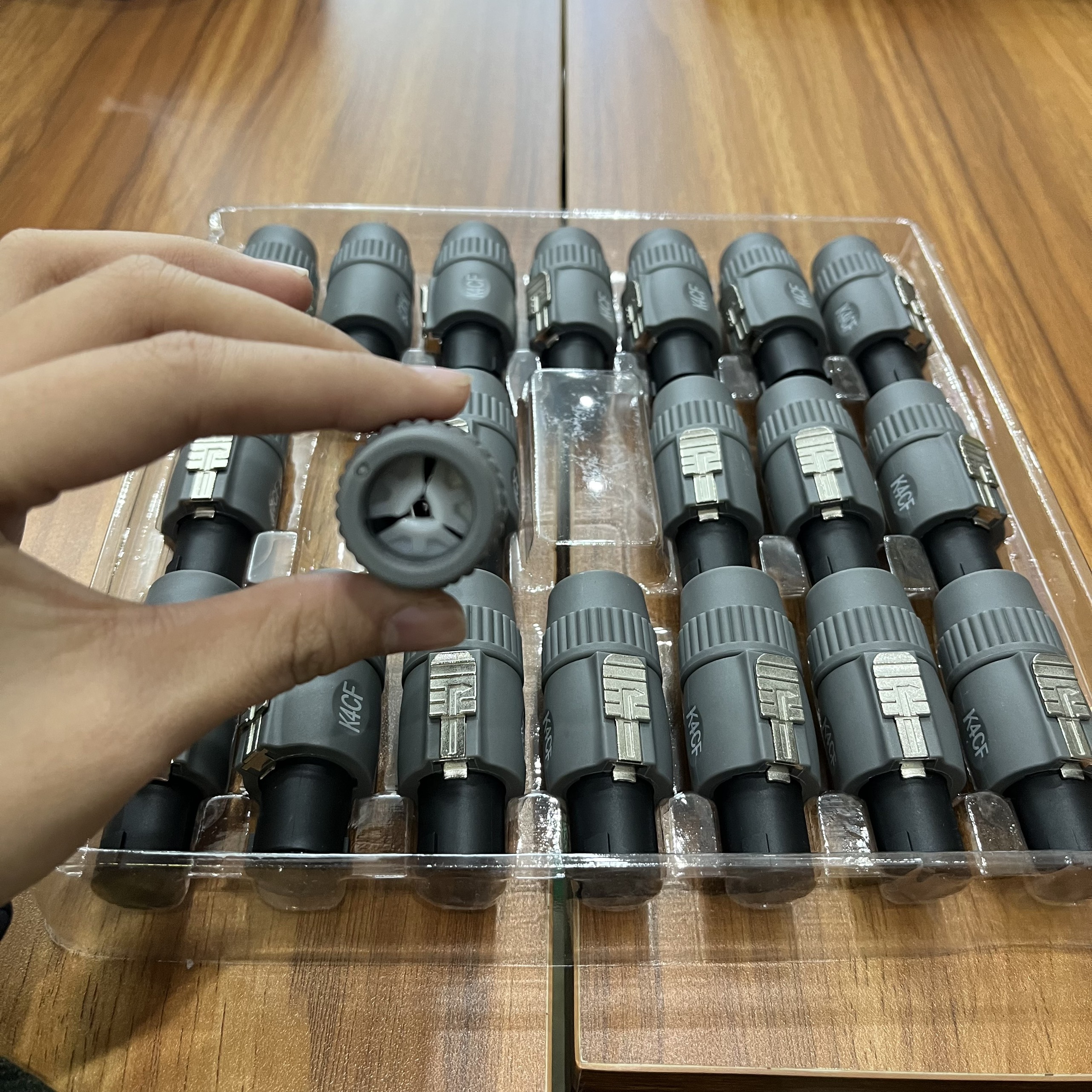 Rắc jack loa NEUTRIK (Coda) K4CF ghi