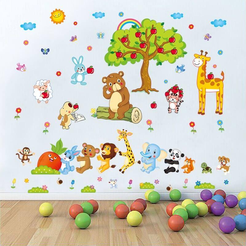 DECAL DÁN TƯỜNG VƯỜN THÚ CÂY TÁO VÀ THÚ KÉO CÀ RỐT