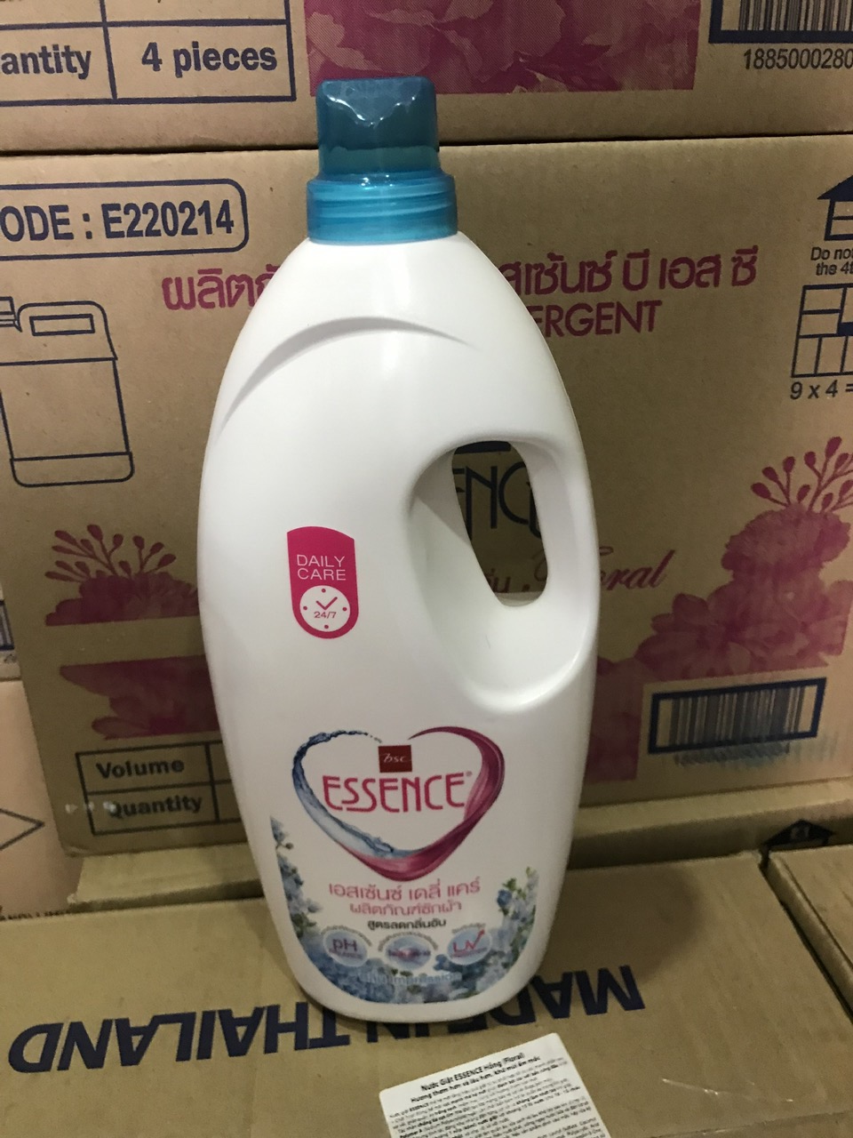 [HCM]Nước giặt Essence 1.9lít Thailand