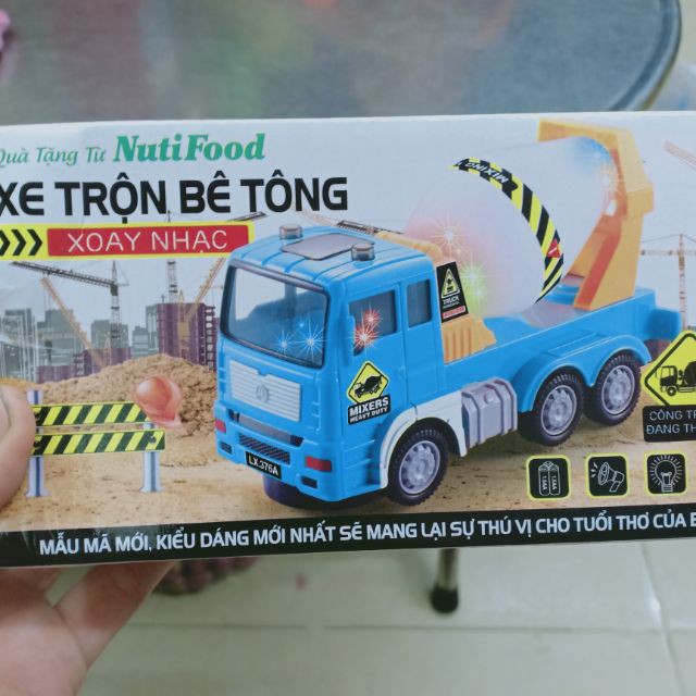 [HCM]XE BỒN XOAY PHÁT NHẠC NUTIFOOD [Đồ chơi chạy pin]