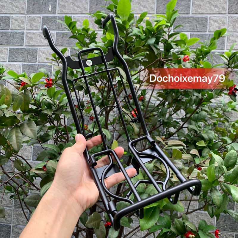 Baga between stainless steel black car Sirius gasoline engine