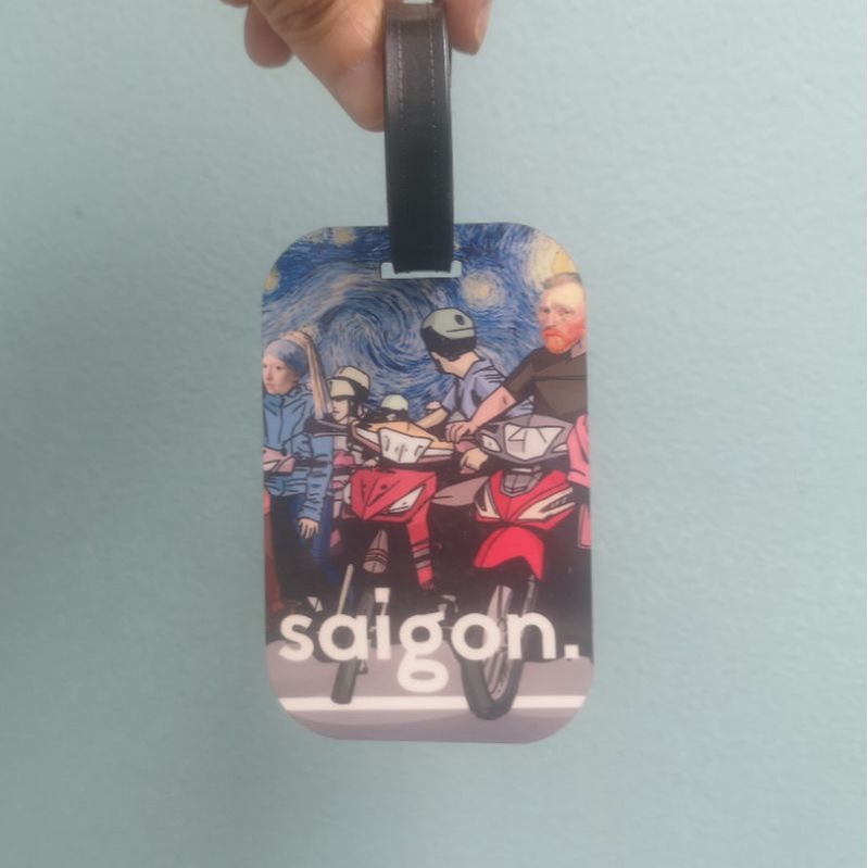 Tag hành lý in hình starry night Van Gogh ở Saigon