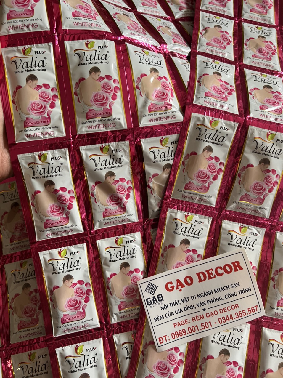 100 Packs of Shampoo - Valia Shower Gel