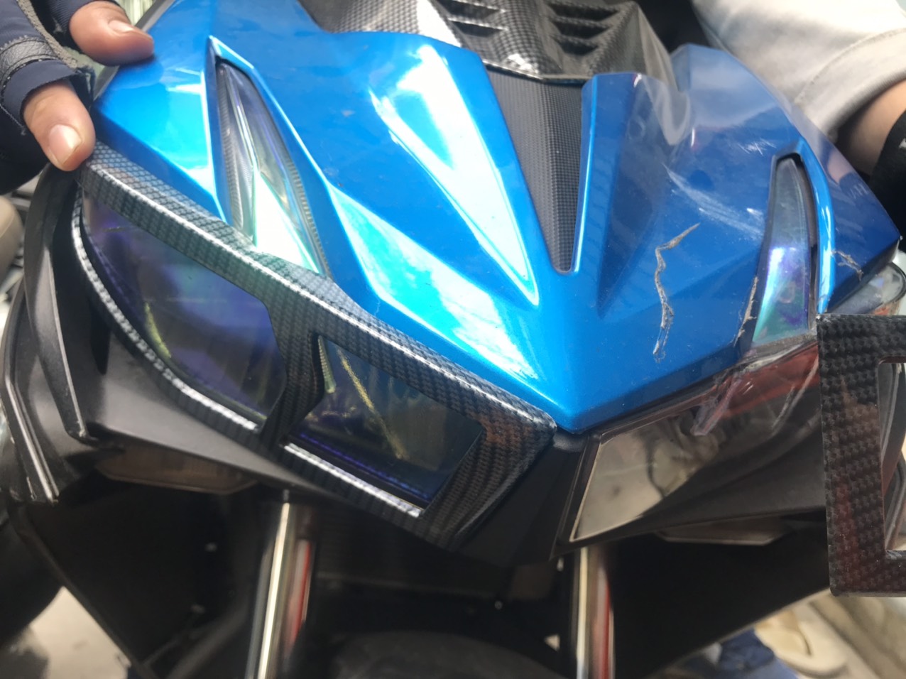 Bộ viền đèn pha Cacbon cho Winner X