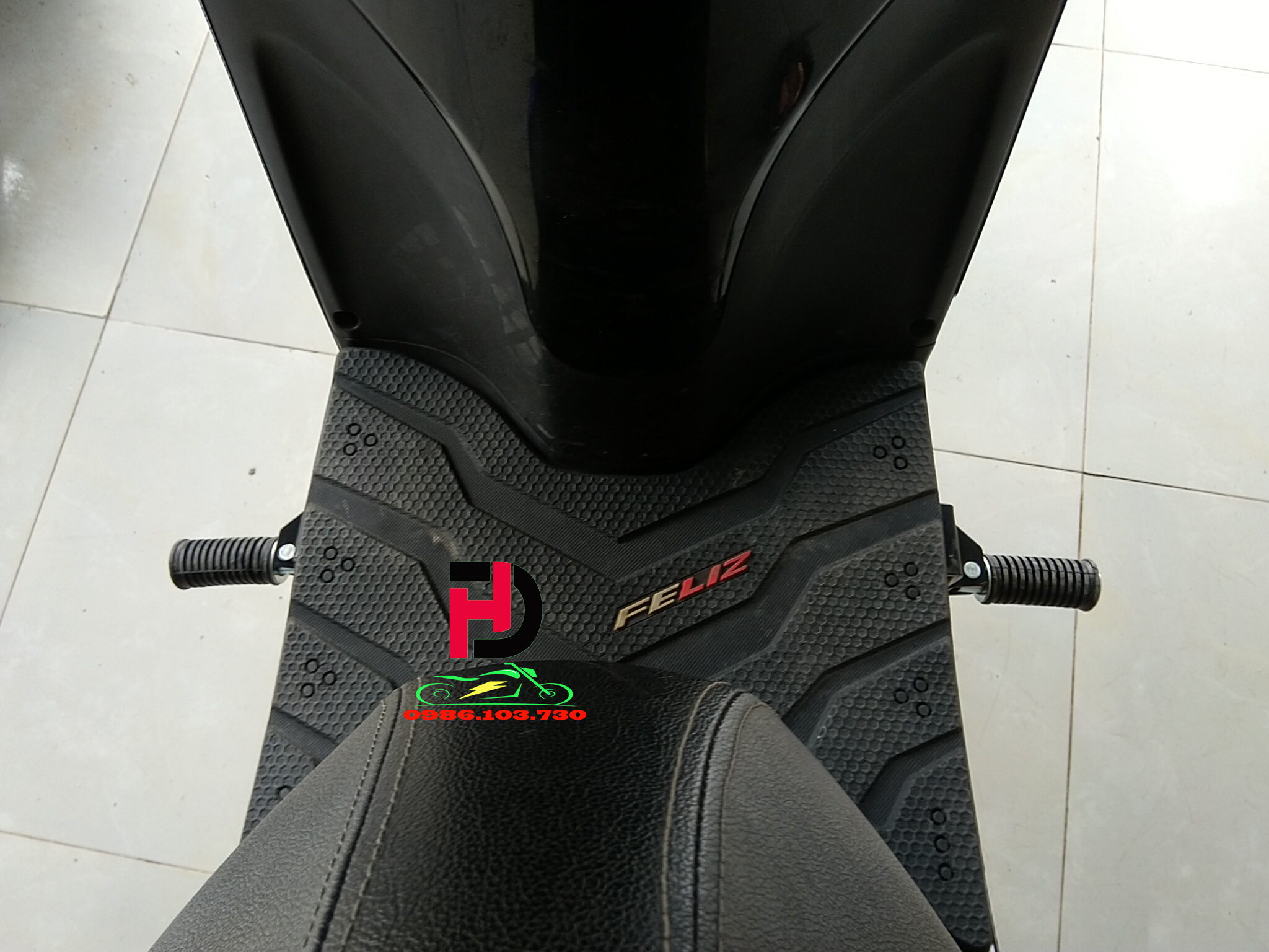 GÁC CHÂN SÀN XE GA XE MÁY ĐIỆN 1 BỘ
