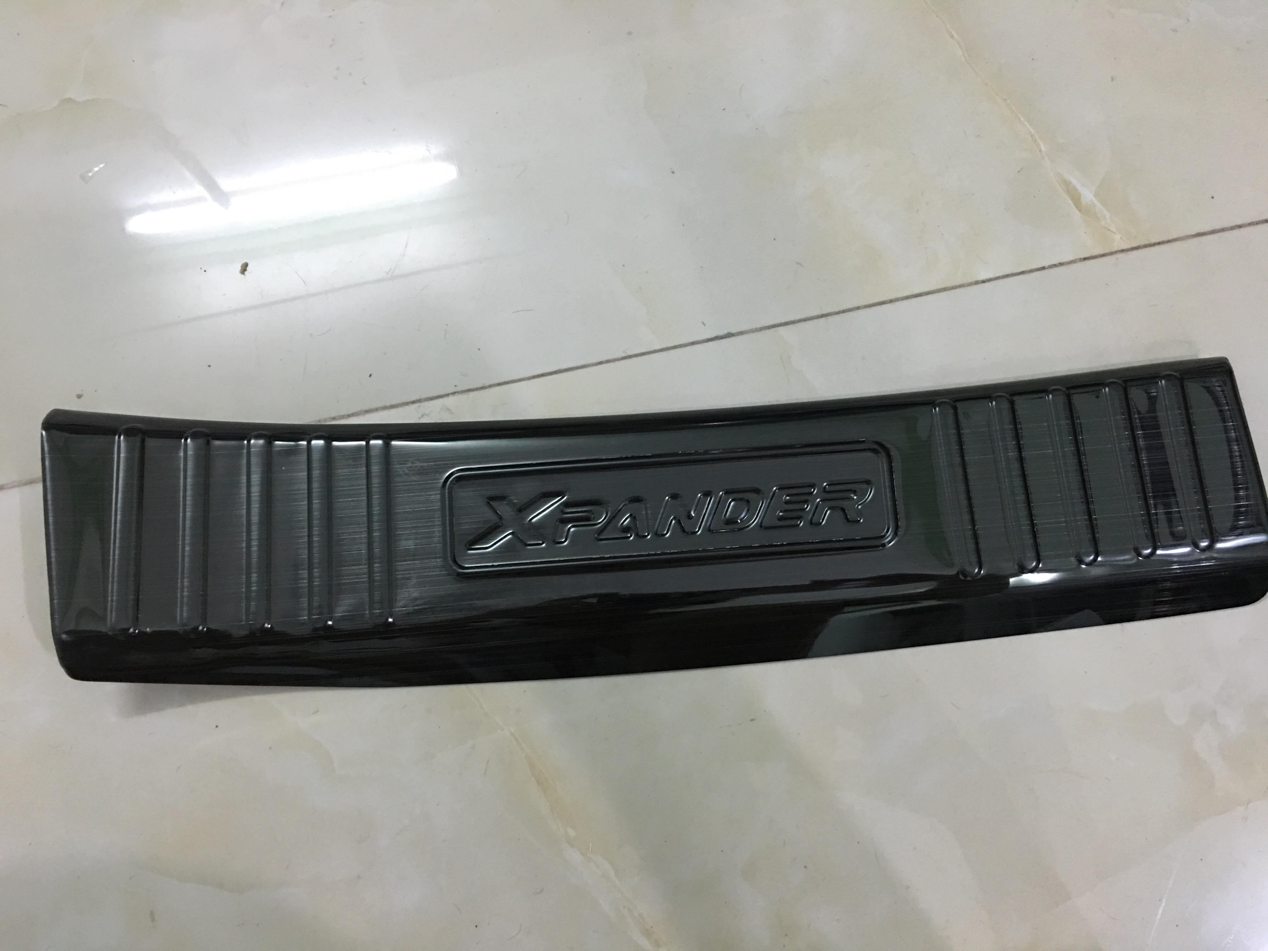 Bậc cốp trong Titan  xpander 2019