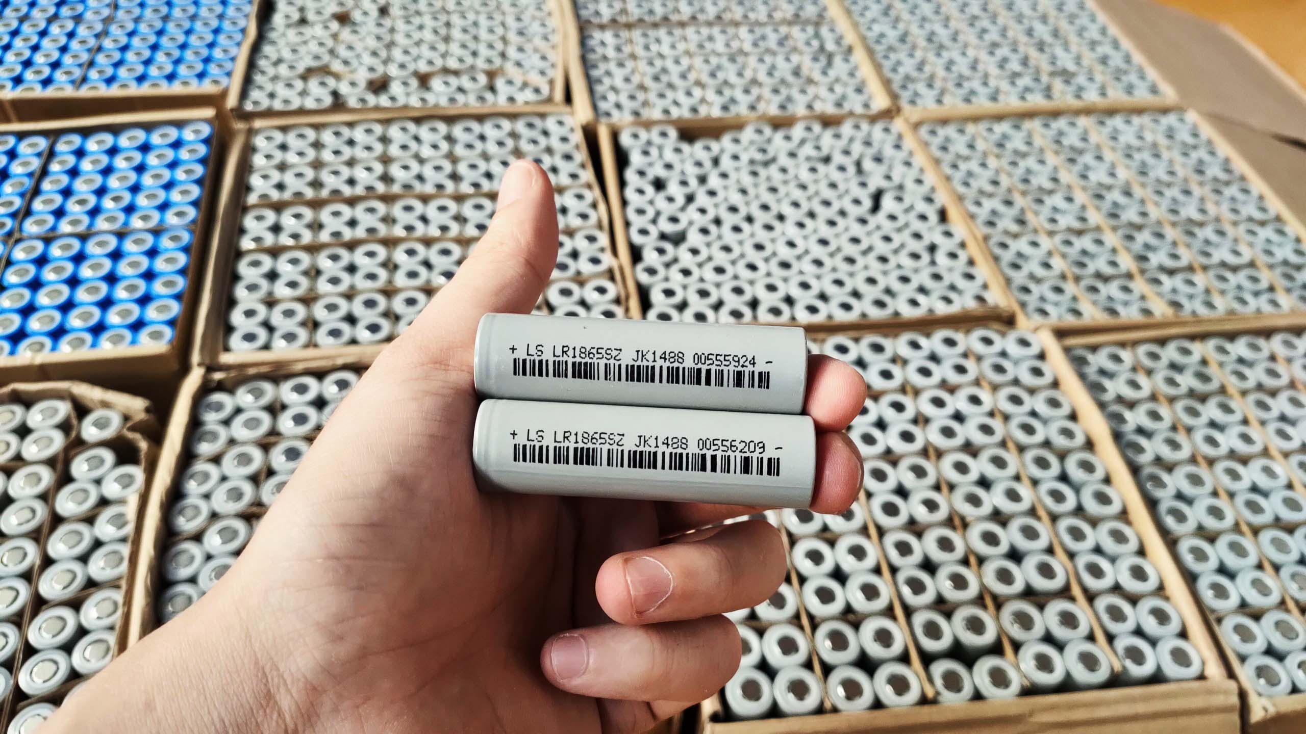 Pin Cell 18650 Lishen 2500mAh pin xả cao 15A