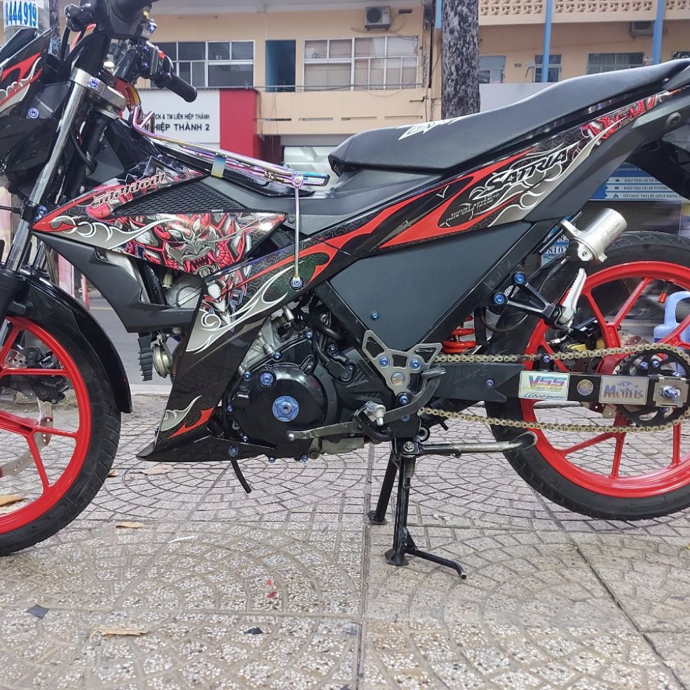 [HCM]Tem xe satria- raider  mẫu tem rời mặt quỷ dán xe đen  xe đỏ