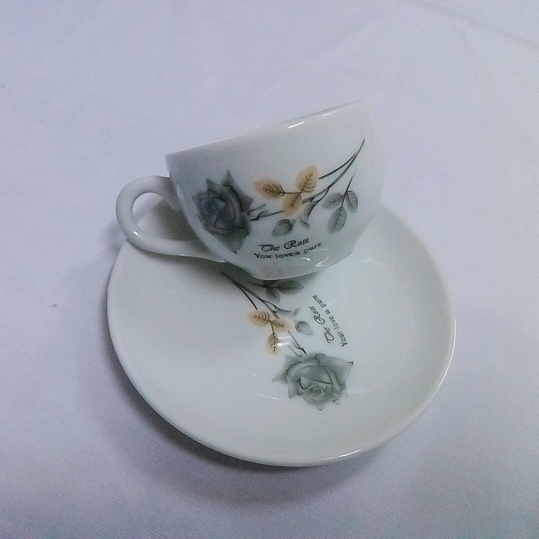 Bộ ấm chén hoa hồng có khay 2 lớp-dung tích 500ml