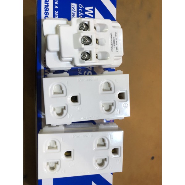 Ổ cắm đôi 3 chấu panasonic wev1582-7sw