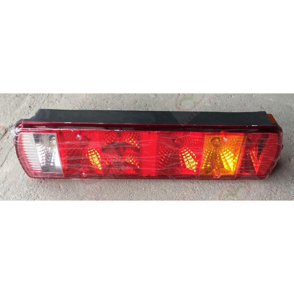 1 đôi đèn hậu ô tô lắp xe howo 371
