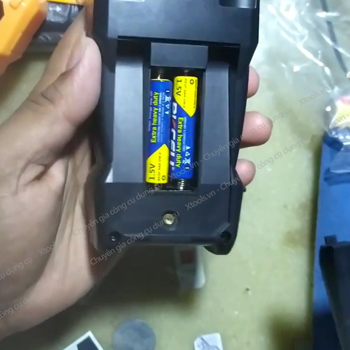 Đồng hồ đo điện vạn năng INGCO DM200 Đồng hồ đa năng Màn hình LCD 1999 số đếm. có đèn nền XTOOLs
