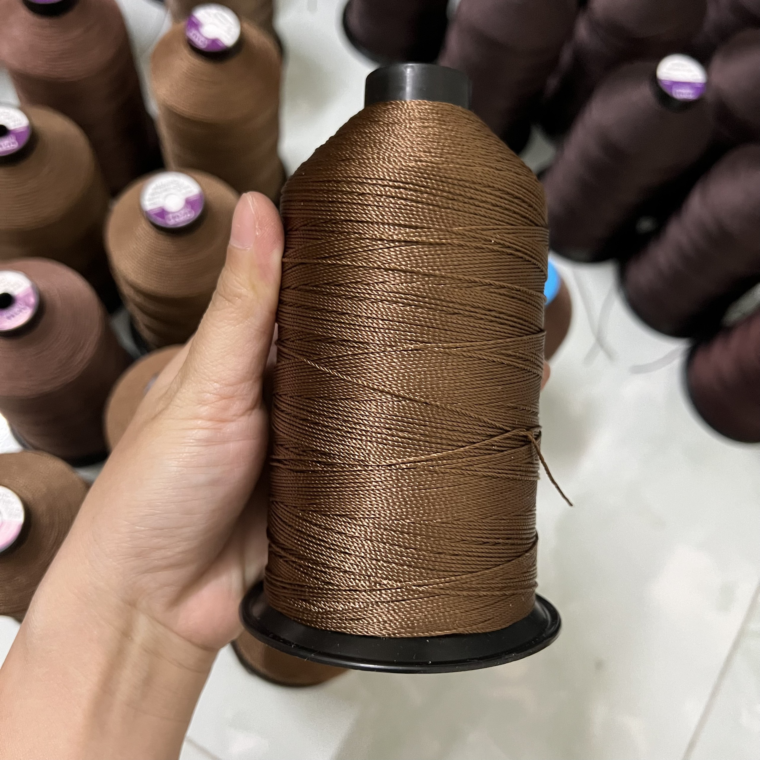 Chỉ khâu giày dép chuyên dụng (Màu nâu đất)