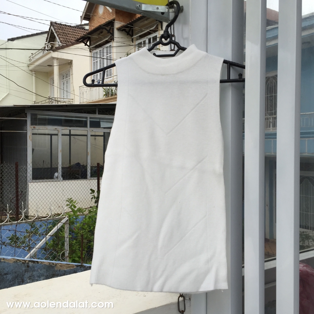 Áo len cổ lọ sát nách