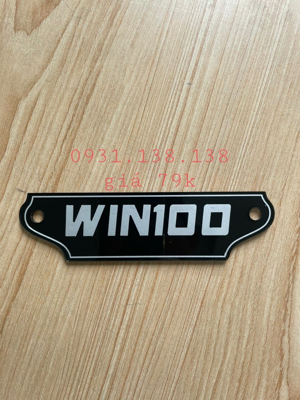 logo chữ gắn xe máy Win 100cc lên xe rất đẹp
