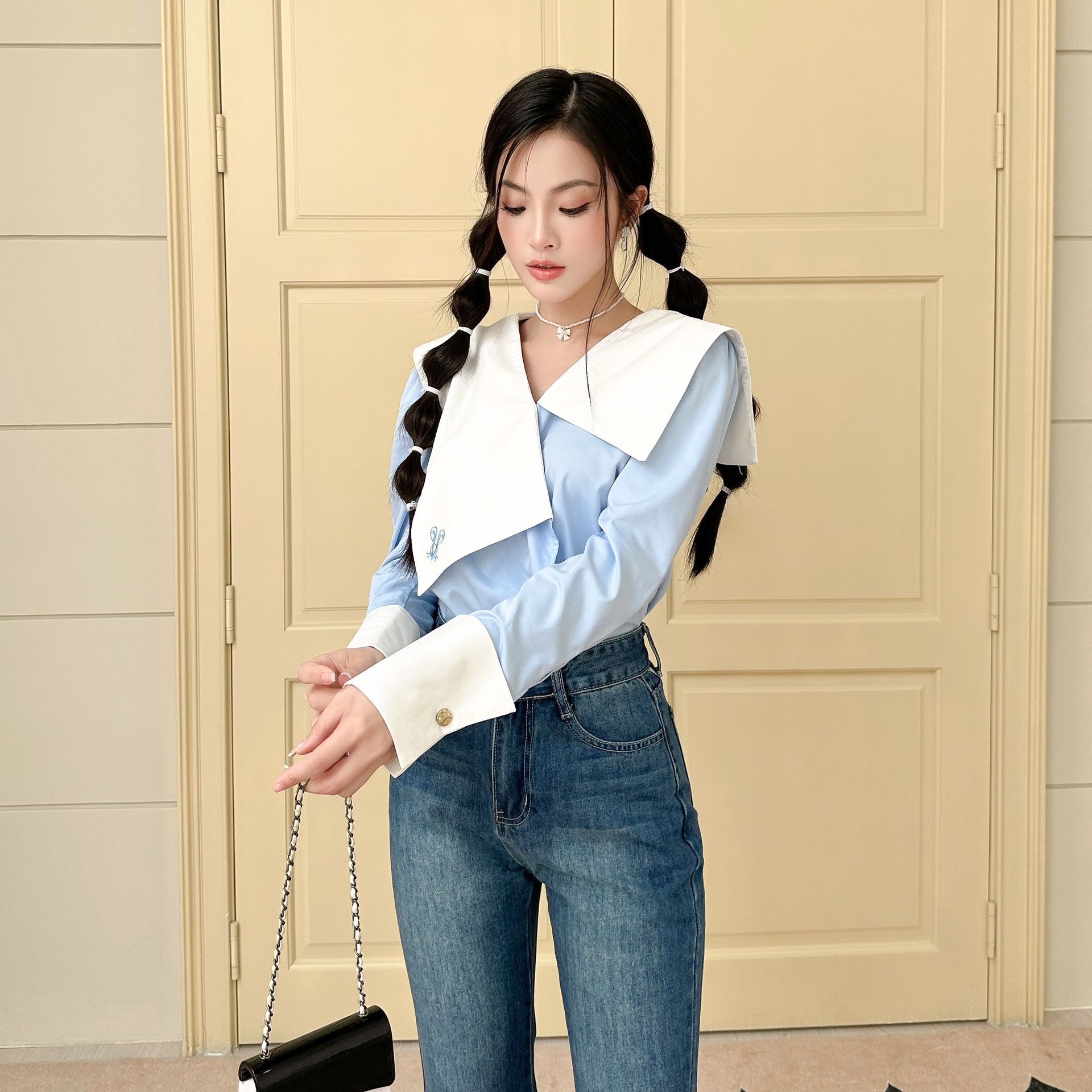 Julia Shirt - Áo Sơ Mi Nữ Kiểu Cổ Thủy Thủ Tay Dài Form Rộng Vạt Thêu Logo Phong Cách Tiểu Thư Màu Trắng & Xanh Đi Học Đi Làm Đi Chơi