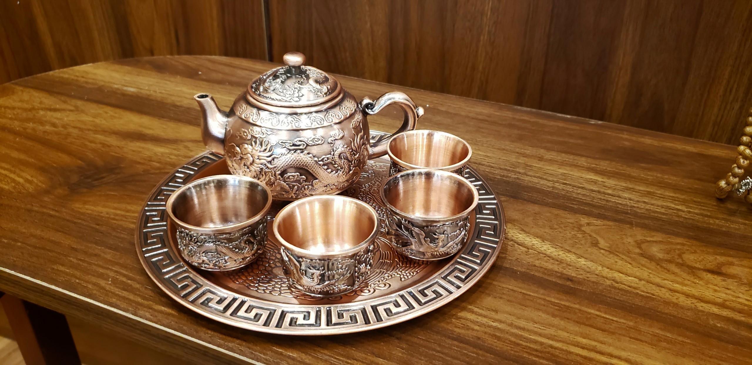 Bộ ấm chén rồng phượng bằng đồng đỏ mộc