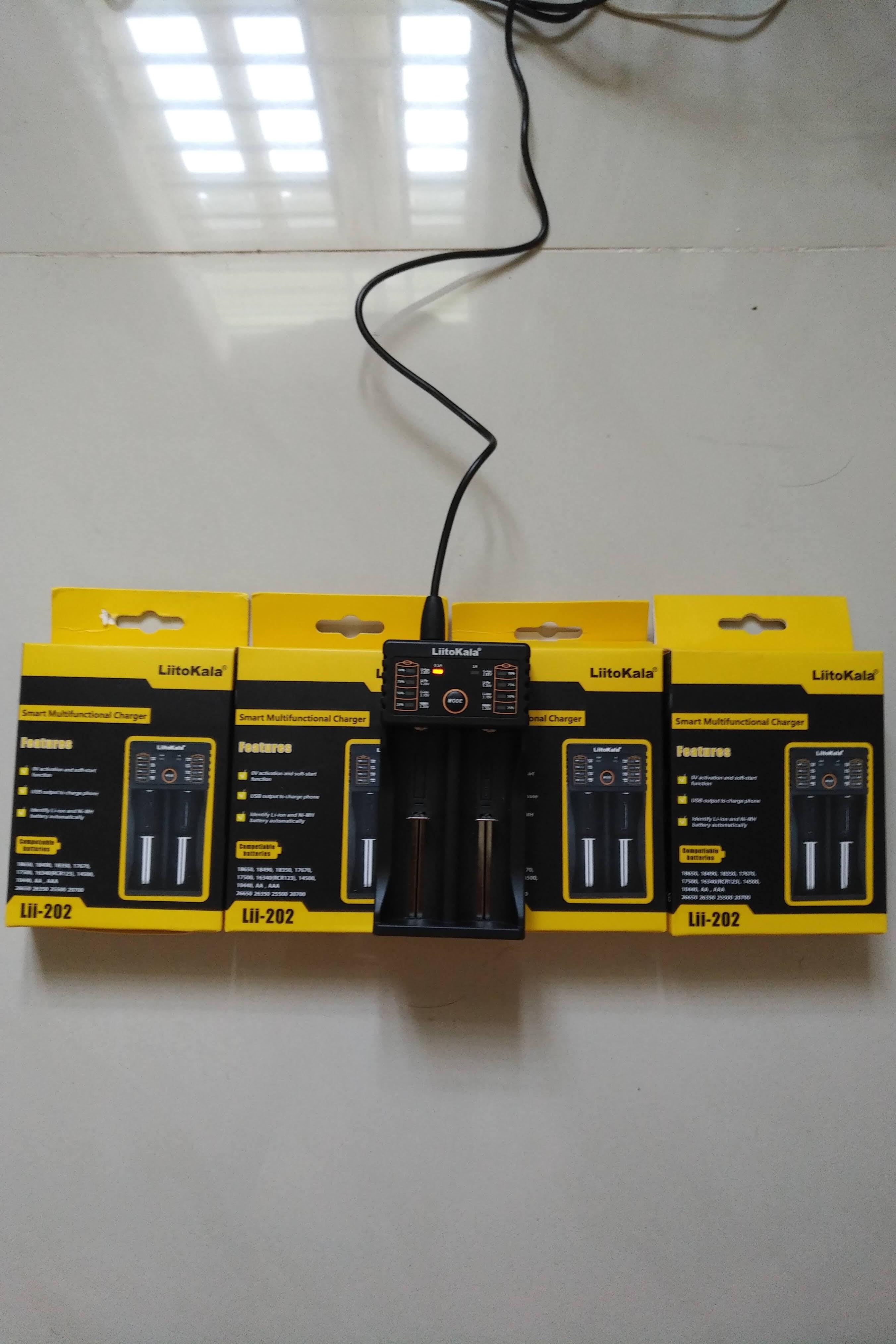 Bộ Sạc Pin Đa Năng Liito-kala Lii-202