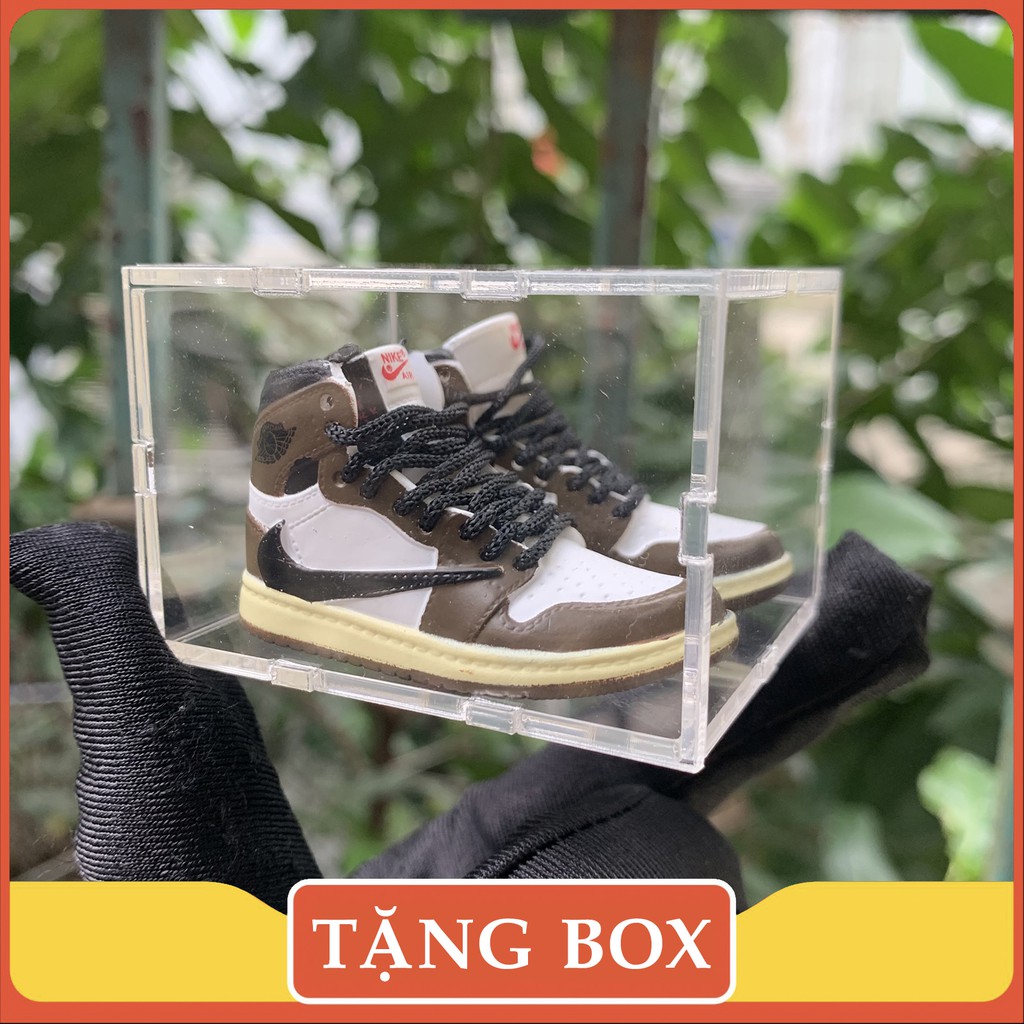 Móc khóa giày Jordan 1 Retro High Travis Scott tỉ lệ 1:6
