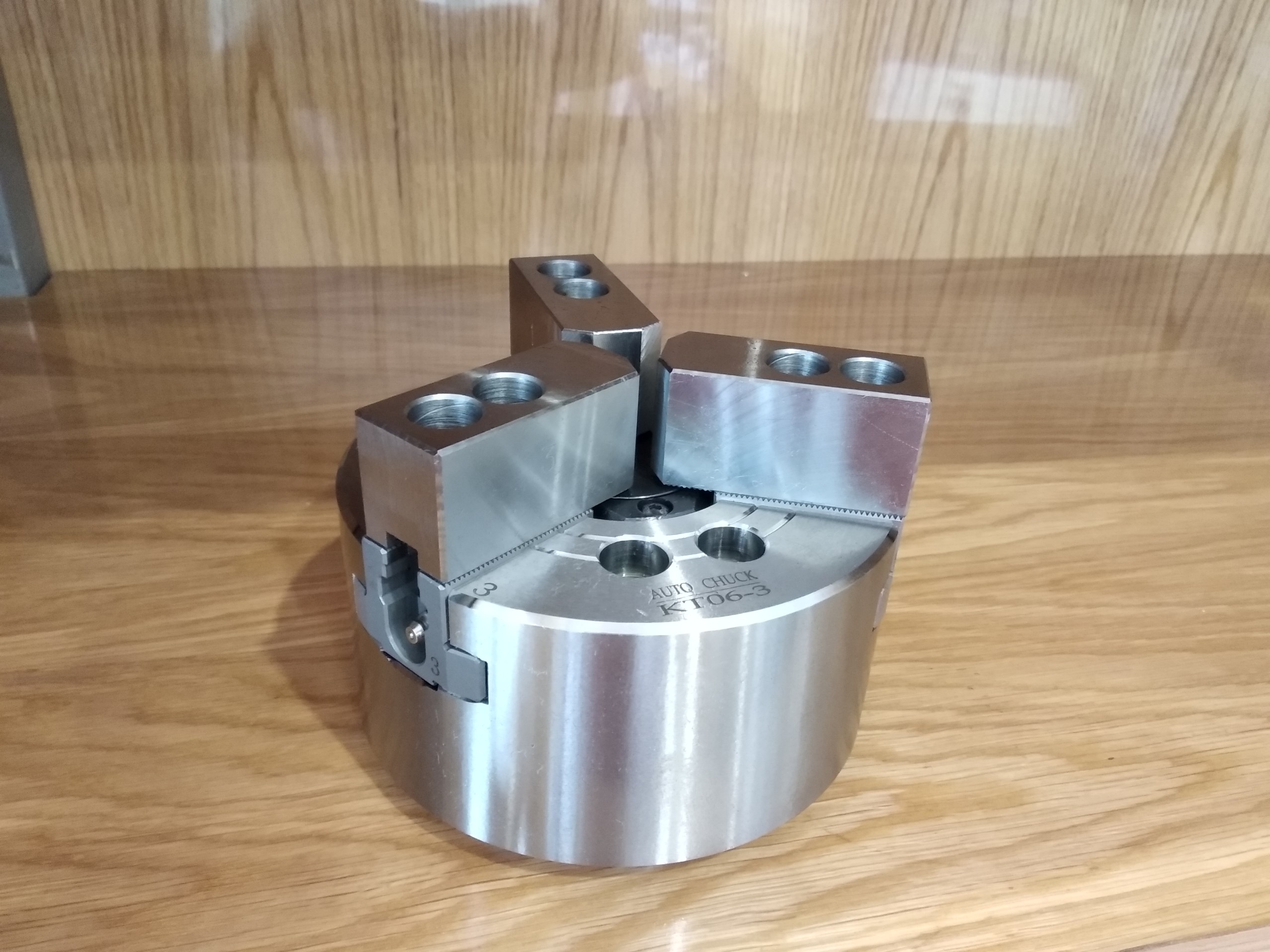 Mâm cặp thủy lực 160 (6 inch)
