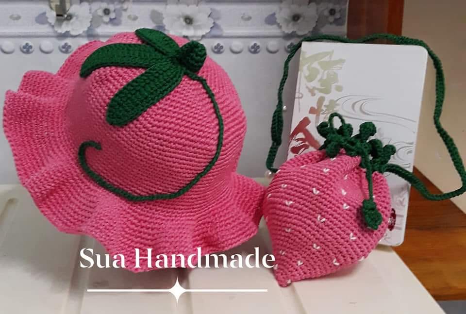 Combo túi và nón handmade hình dâu