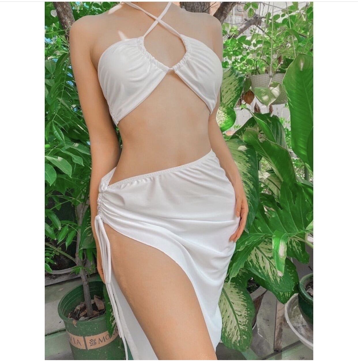 Bikini 3 mảnh trắng tinh khôi mặc đc nhiều kiểu.