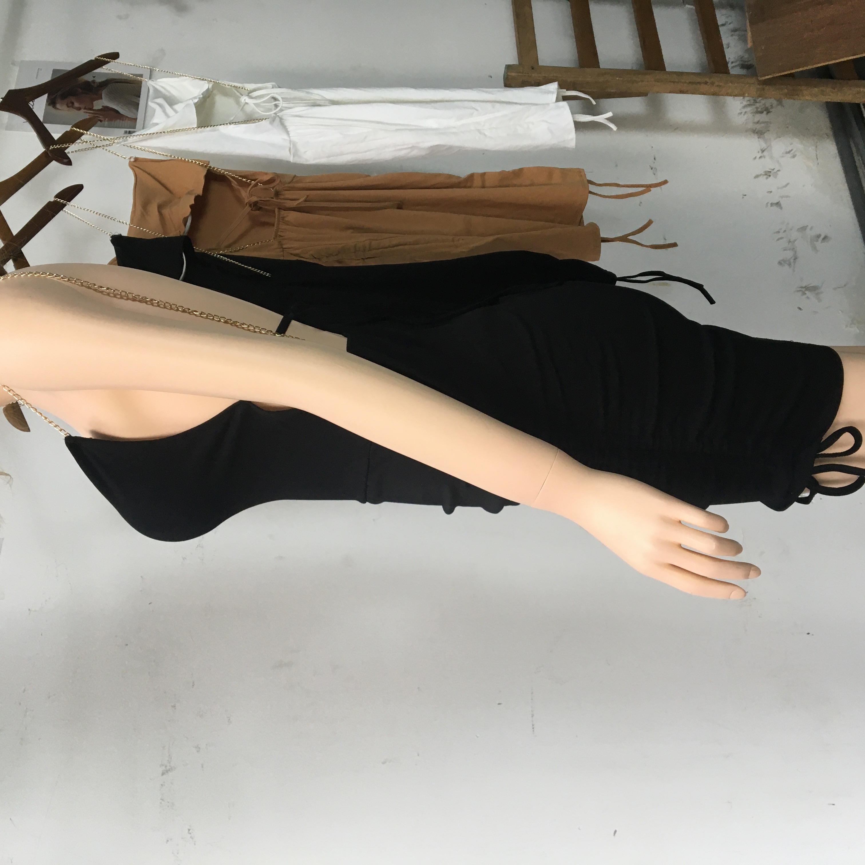 Đầm 2 Dây Hở Lưng SEXY